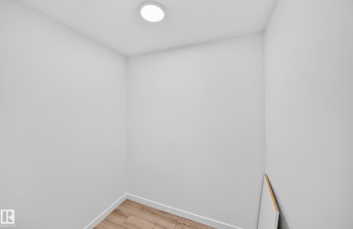 #4 905 172 St Sw, Edmonton, AB - Indoor Photo Showing Other Room