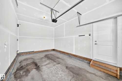 #4 905 172 St Sw, Edmonton, AB - Indoor Photo Showing Other Room