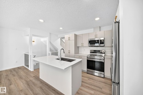 #4 905 172 St Sw, Edmonton, AB - Indoor Photo Showing Kitchen With Double Sink With Upgraded Kitchen