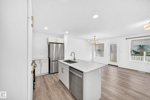 #4 905 172 St Sw, Edmonton, AB - Indoor Photo Showing Kitchen With Double Sink With Upgraded Kitchen