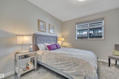 #29 4821 Terwillegar Cm Nw, Edmonton, AB - Indoor Photo Showing Bedroom