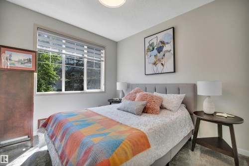 #29 4821 Terwillegar Cm Nw, Edmonton, AB - Indoor Photo Showing Bedroom