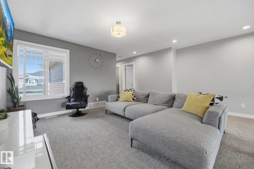 Spacious living area featuring neutral gray wall tones and recessed ceiling lighting - 3870 Robins Crescent Nw, Edmonton, AB - Indoor