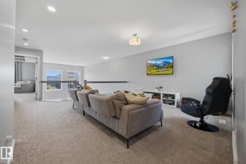 Carpeted open area with light grey painted walls - 3870 Robins Crescent Nw, Edmonton, AB - Indoor