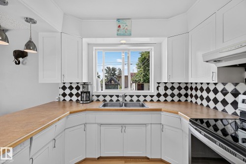 7703 134 Avenue Nw, Edmonton, AB - Indoor Photo Showing Kitchen With Double Sink