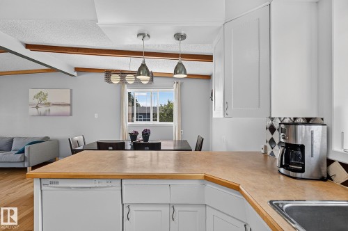 7703 134 Avenue Nw, Edmonton, AB - Indoor Photo Showing Kitchen