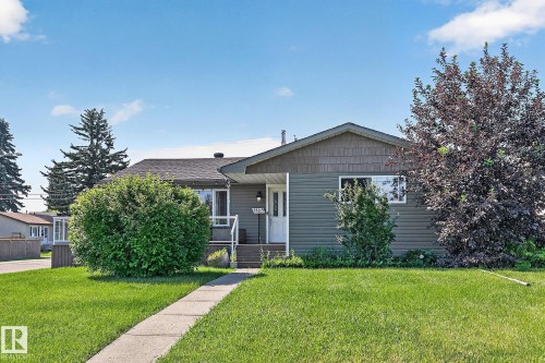 7703 134 Avenue Nw, Edmonton, AB - Outdoor