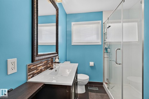 7703 134 Avenue Nw, Edmonton, AB - Indoor Photo Showing Bathroom