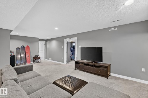 7703 134 Avenue Nw, Edmonton, AB - Indoor