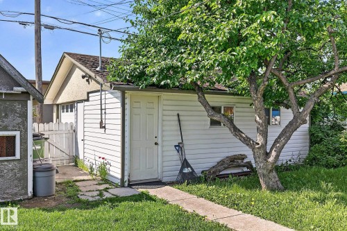 7703 134 Avenue Nw, Edmonton, AB - Outdoor