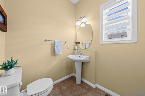 9923 89 Street, Edmonton, AB - Indoor Photo Showing Bathroom