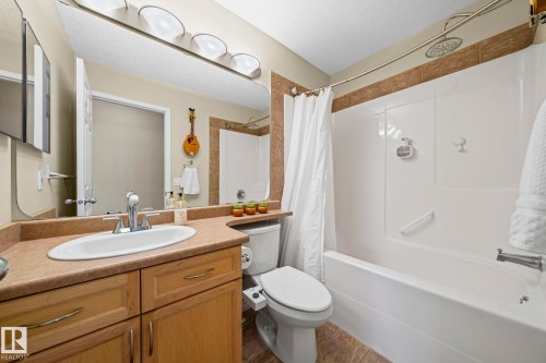 9923 89 Street, Edmonton, AB - Indoor Photo Showing Bathroom