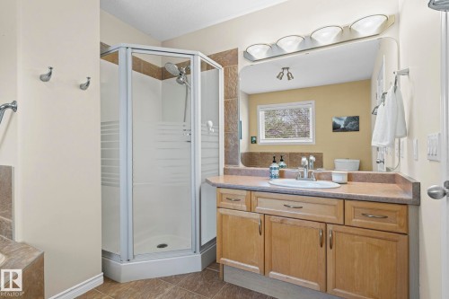 9923 89 Street, Edmonton, AB - Indoor Photo Showing Bathroom