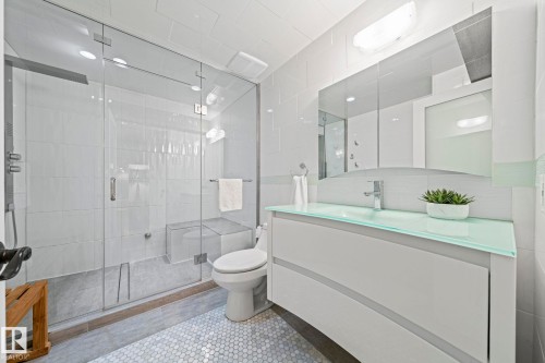 9923 89 Street, Edmonton, AB - Indoor Photo Showing Bathroom