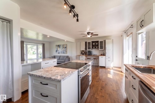 13423 112 Street Nw, Edmonton, AB - Indoor Photo Showing Kitchen