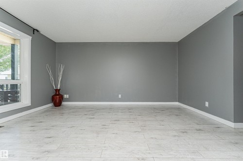 #134 10909 106 St Nw, Edmonton, AB - Indoor Photo Showing Other Room