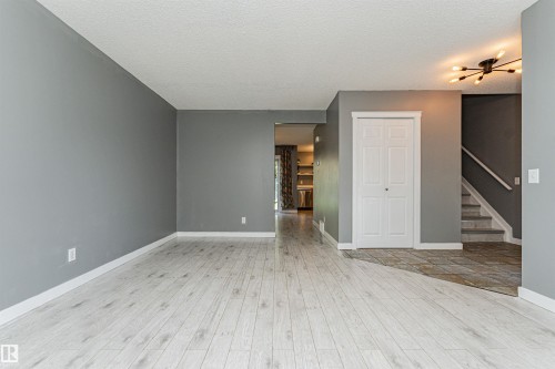 #134 10909 106 St Nw, Edmonton, AB - Indoor Photo Showing Other Room