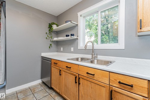 #134 10909 106 St Nw, Edmonton, AB - Indoor Photo Showing Kitchen With Double Sink