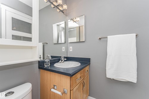 #134 10909 106 St Nw, Edmonton, AB - Indoor Photo Showing Bathroom