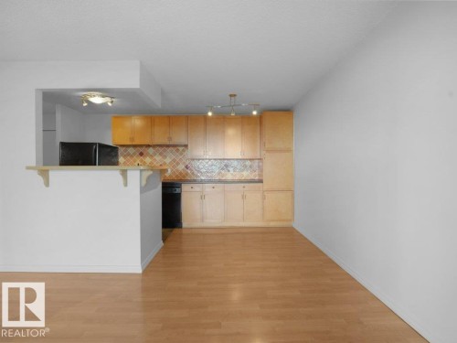 #912 13910 Stony Plain Rd Nw Nw, Edmonton, AB - Indoor Photo Showing Kitchen