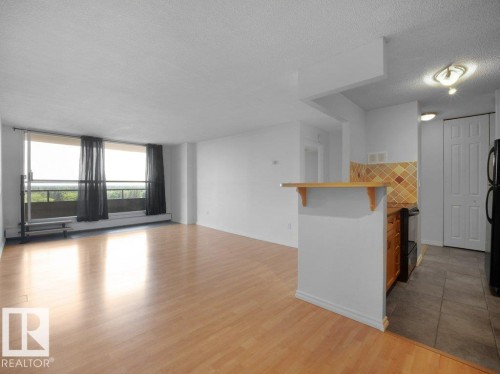 #912 13910 Stony Plain Rd Nw Nw, Edmonton, AB - Indoor Photo Showing Kitchen