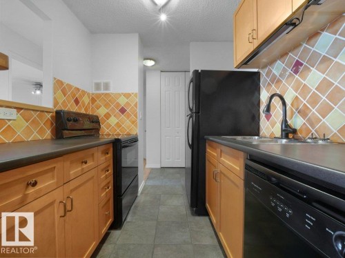 #912 13910 Stony Plain Rd Nw Nw, Edmonton, AB - Indoor Photo Showing Kitchen
