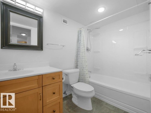 #912 13910 Stony Plain Rd Nw Nw, Edmonton, AB - Indoor Photo Showing Bathroom