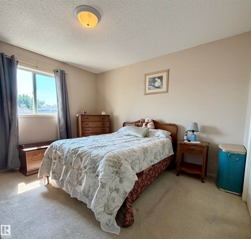 14839 47 Street Nw, Edmonton, AB - Indoor Photo Showing Bedroom