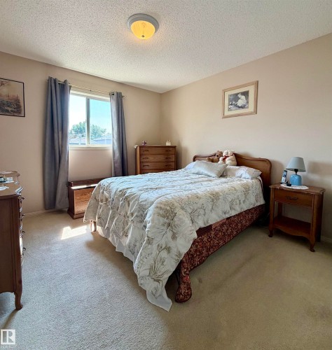14839 47 Street Nw, Edmonton, AB - Indoor Photo Showing Bedroom