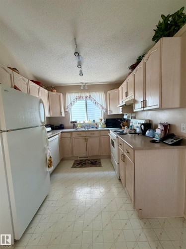 14839 47 Street Nw, Edmonton, AB - Indoor Photo Showing Kitchen