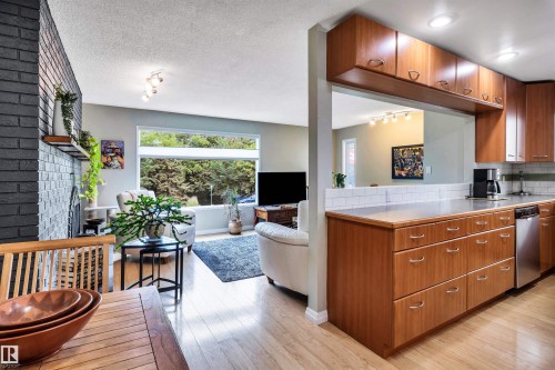 10282 87 Street Nw, Edmonton, AB - Indoor