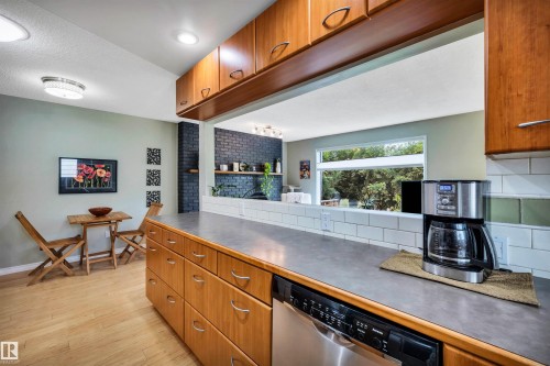 10282 87 Street Nw, Edmonton, AB - Indoor Photo Showing Kitchen
