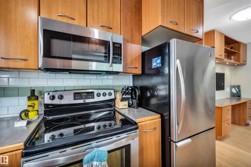 10282 87 Street Nw, Edmonton, AB - Indoor Photo Showing Kitchen