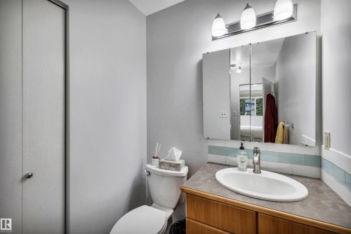 10282 87 Street Nw, Edmonton, AB - Indoor Photo Showing Bathroom
