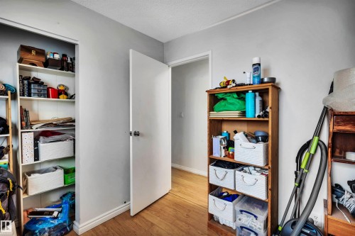 10282 87 Street Nw, Edmonton, AB - Indoor