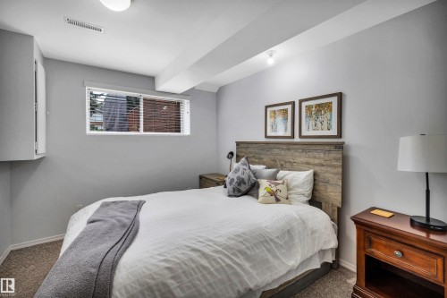 10282 87 Street Nw, Edmonton, AB - Indoor Photo Showing Bedroom