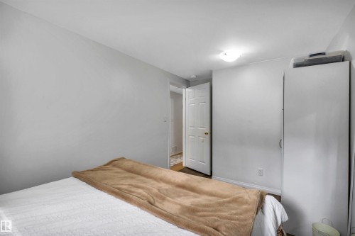 10282 87 Street Nw, Edmonton, AB - Indoor Photo Showing Bedroom