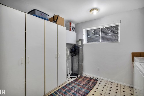 10282 87 Street Nw, Edmonton, AB - Indoor