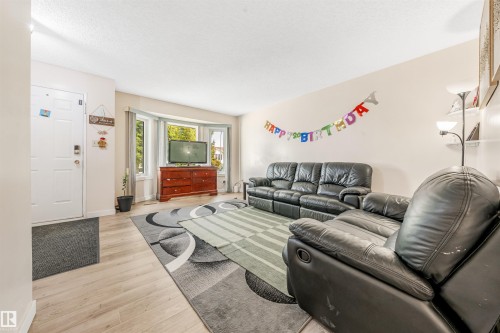 5417 14A Ave, Edmonton, AB - Indoor Photo Showing Living Room