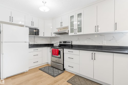 5417 14A Ave, Edmonton, AB - Indoor Photo Showing Kitchen