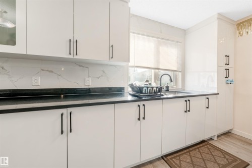 5417 14A Ave, Edmonton, AB - Indoor Photo Showing Kitchen