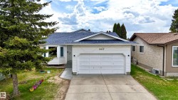 5417 14a ave  Edmonton, AB T6L 3B6