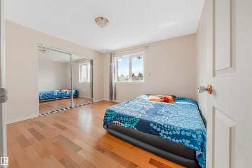 5417 14A Ave, Edmonton, AB - Indoor Photo Showing Bedroom