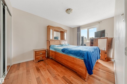 5417 14A Ave, Edmonton, AB - Indoor Photo Showing Bedroom