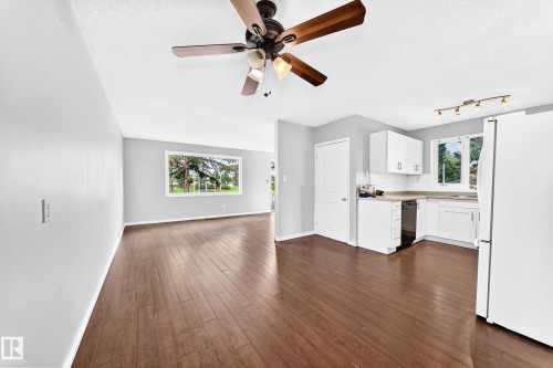 11607 137 Avenue Nw, Edmonton, AB - Indoor Photo Showing Kitchen