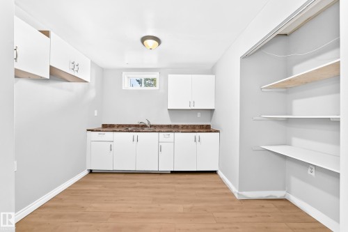 11607 137 Avenue Nw, Edmonton, AB - Indoor