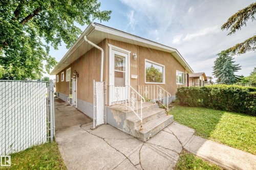 11607 137 Avenue Nw, Edmonton, AB - Outdoor
