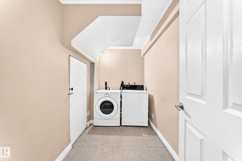 11607 137 Avenue Nw, Edmonton, AB - Indoor Photo Showing Laundry Room
