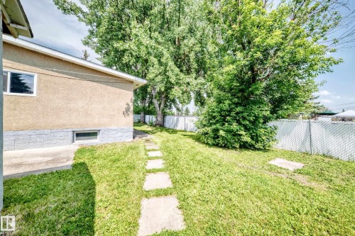 11607 137 Avenue Nw, Edmonton, AB - Outdoor