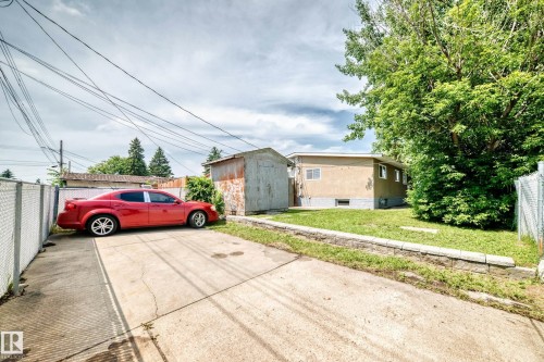 11607 137 Avenue Nw, Edmonton, AB - Outdoor